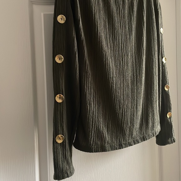 Dynamite Olive Gold Button Sleeve Top - Picture 4 of 5